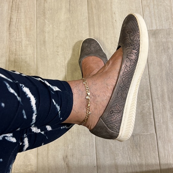 Baretraps are gray/copper Nadra flats. Perforated Floral design. Size 9.5 W - Picture 2 of 9